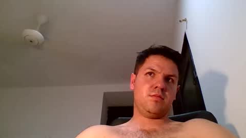 cristopher3042 online show from April 9, 6:02 am