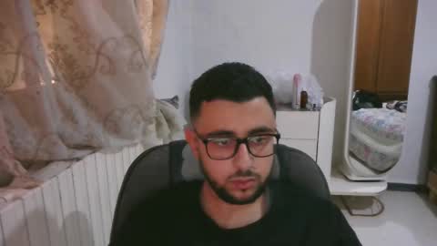 Snapshot of critical_sissy chatting on November 1, 2:52 pm Mira Mira online show from November 1, 2:52 pm