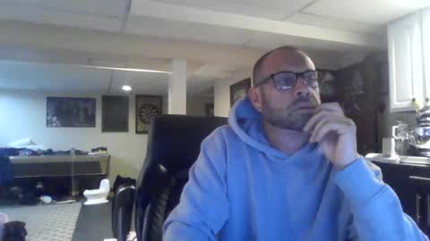 Snapshot of crm400 chatting on August 8, 2:14 am billybasement online show from August 8, 2:14 am