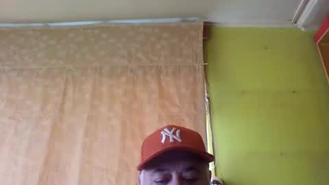 crmperez online show from November 23, 8:19 pm