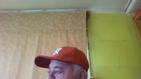 crmperez online show from February 25, 8:40 pm