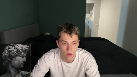 Snapshot of cronck52 chatting on December 16, 10:26 pm cronck52 online show from December 16, 10:26 pm