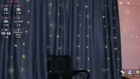 Snapshot of cross_the_line chatting on January 12, 8:04 am xx Amina xx online show from January 12, 8:04 am