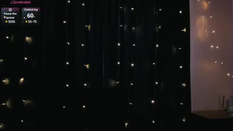 Snapshot of cross_the_line chatting on January 15, 7:48 am xx Amina xx online show from January 15, 7:48 am