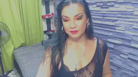 Snapshot of cruela_deviil chatting on February 26, 11:48 pm cruela_deviil online show from February 26, 11:48 pm