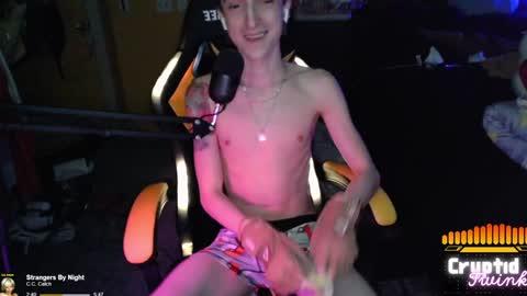 Snapshot of cryptidtwink chatting on December 4, 6:22 am CryptidTwink online show from December 4, 6:22 am