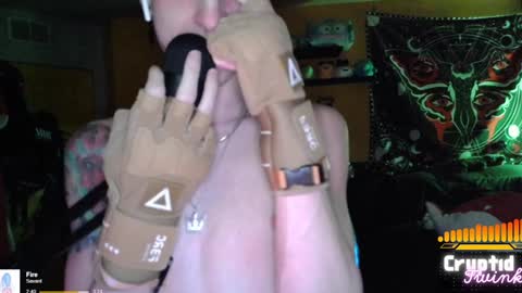 Snapshot of cryptidtwink chatting on December 7, 6:43 am CryptidTwink online show from December 7, 6:43 am