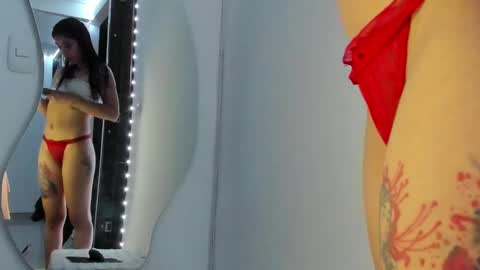 Snapshot of crystal_rainers chatting on December 3, 6:04 am crystal_rainers online show from December 3, 6:04 am