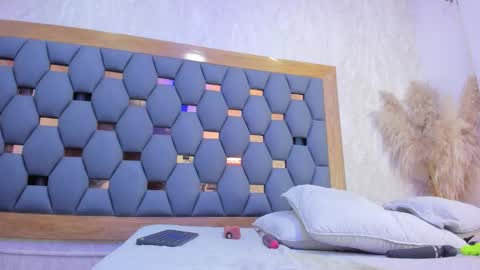 crystal_sm online show from December 23, 3:48 am