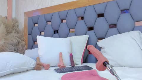 crystal_sm online show from February 21, 3:18 am