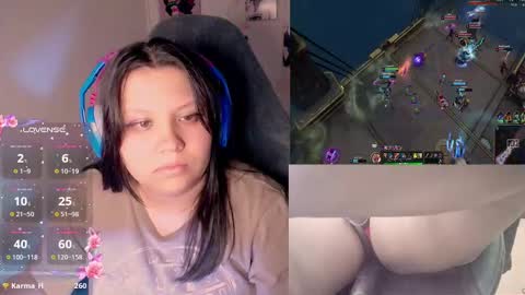 Snapshot of crystal_velvet01 chatting on December 22, 7:44 am crystal online show from December 22, 7:44 am