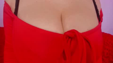 Snapshot of crystalbaby00 chatting on October 14, 8:04 am Hi I am Luz 3 online show from October 14, 8:04 am