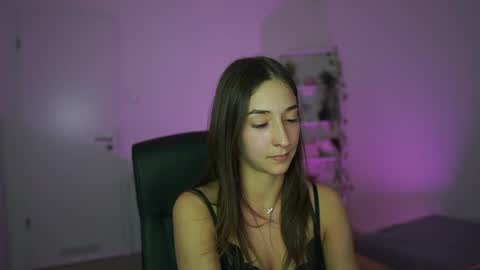 Crystalbrunette18 online show from April 8, 6:19 pm