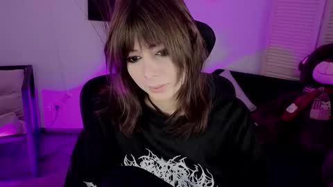 crystallbloom online show from February 8, 2:09 pm