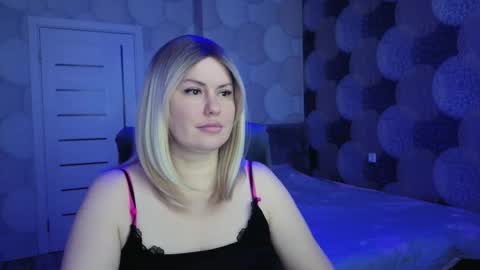 Snapshot of crystallleyes chatting on October 11, 1:05 am CrystalllEyes online show from October 11, 1:05 am