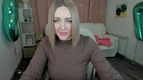 CrystalPatton online show from December 7, 6:43 am