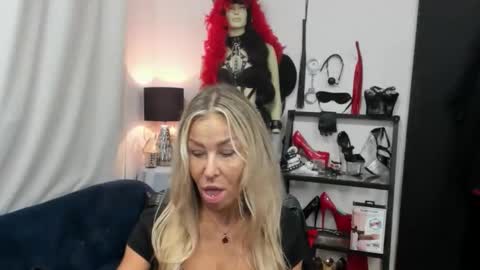 CrystalHotty online show from September 17, 4:25 am