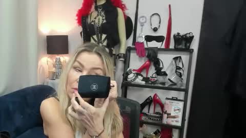 CrystalHotty online show from February 17, 5:48 am