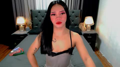 Snapshot of crytastal_lust1212 chatting on June 5, 9:48 am bea takashi online show from June 5, 9:48 am