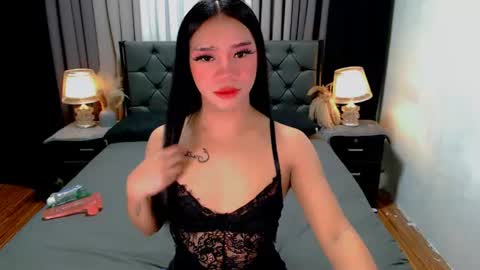 Snapshot of crytastal_lust1212 chatting on June 11, 9:29 am bea takashi online show from June 11, 9:29 am