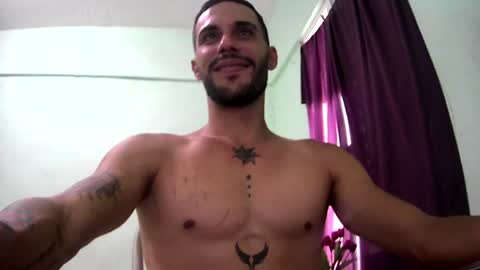 Snapshot of cubanhot2 chatting on July 4, 7:20 pm Cubanhot2 online show from July 4, 7:20 pm