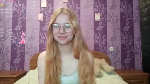 Snapshot of cucumber_kringe chatting on December 3, 6:10 am Sia online show from December 3, 6:10 am