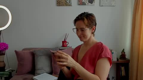 Snapshot of cuddlingbunnny chatting on January 19, 4:36 pm Leonela online show from January 19, 4:36 pm