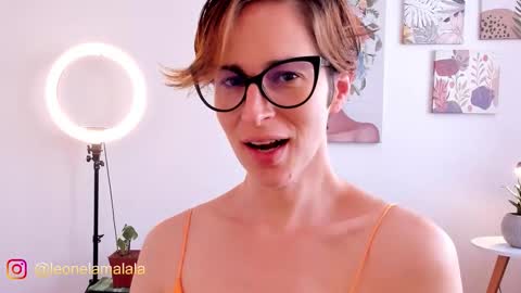 Snapshot of cuddlingbunnny chatting on September 14, 7:35 pm Leonela online show from September 14, 7:35 pm