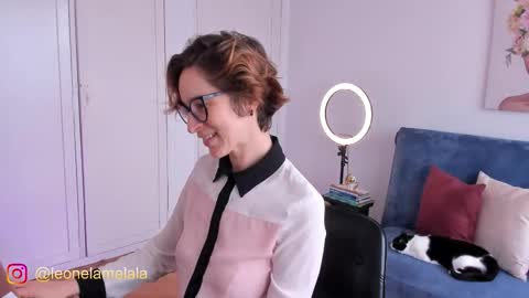 Snapshot of cuddlingbunnny chatting on November 4, 4:39 pm Leonela online show from November 4, 4:39 pm