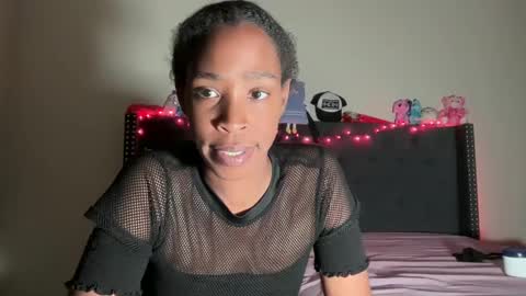 Snapshot of cum2charmxx chatting on October 9, 1:47 am cum2charmxx online show from October 9, 1:47 am