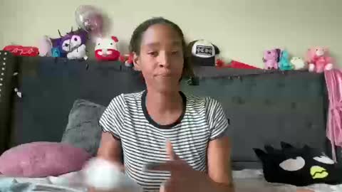 Snapshot of cum2charmxx chatting on October 14, 8:53 pm cum2charmxx online show from October 14, 8:53 pm