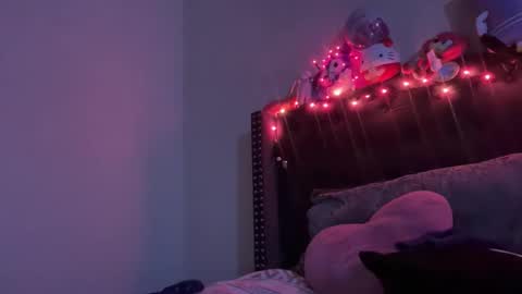 Snapshot of cum2charmxx chatting on October 23, 2:22 am cum2charmxx online show from October 23, 2:22 am