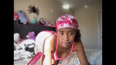 Snapshot of cum2charmxx chatting on October 27, 4:22 pm cum2charmxx online show from October 27, 4:22 pm