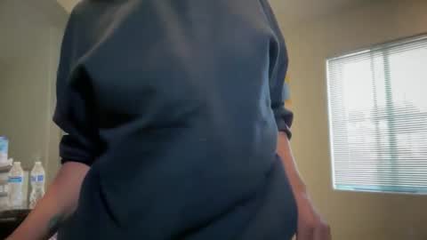 Snapshot of cum2charmxx chatting on November 20, 7:24 pm cum2charmxx online show from November 20, 7:24 pm