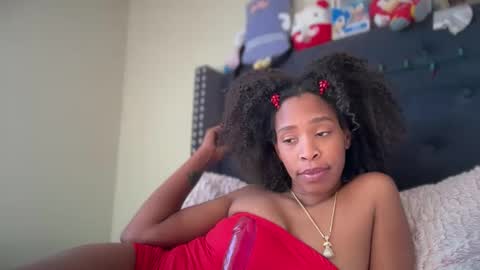 Snapshot of cum2charmxx chatting on December 17, 6:36 pm cum2charmxx online show from December 17, 6:36 pm