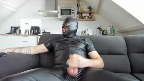 Snapshot of cumeatingboy88 chatting on February 1, 11:21 am MaskedMasturbator online show from February 1, 11:21 am