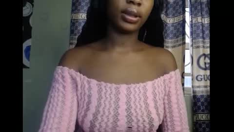 Snapshot of cumebony_petit chatting on September 19, 8:49 am cumebony_petit online show from September 19, 8:49 am