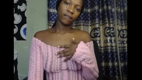 Snapshot of cumebony_petit chatting on September 28, 8:03 pm cumebony_petit online show from September 28, 8:03 pm