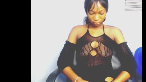 cumebony_petit online show from February 14, 3:47 am