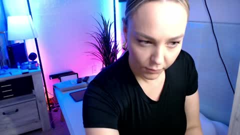 cumguzzlingskank online show from March 30, 5:52 am