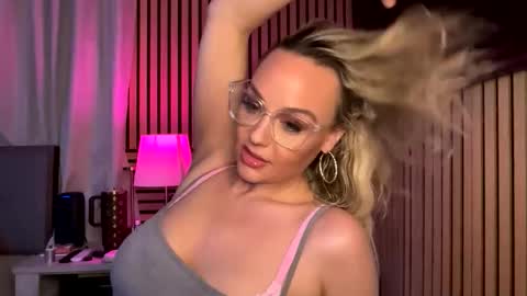 cumguzzlingskank online show from April 5, 12:08 am