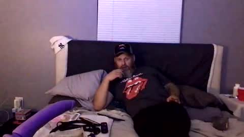 Snapshot of cummerforyouu chatting on December 7, 8:22 am Mike Smalls online show from December 7, 8:22 am