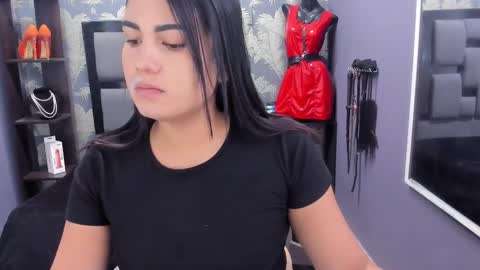 Snapshot of cumming_tiffani chatting on September 18, 12:18 pm cumming tiffani online show from September 18, 12:18 pm