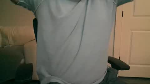 Snapshot of cummmg23 chatting on October 31, 6:03 am cummmg23 online show from October 31, 6:03 am