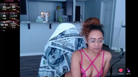 Snapshot of cumplzqueen chatting on June 6, 5:39 pm Nia Reese online show from June 6, 5:39 pm
