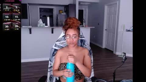Snapshot of cumplzqueen chatting on June 8, 4:18 pm Nia Reese online show from June 8, 4:18 pm