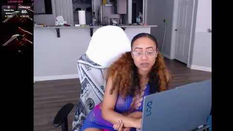 Snapshot of cumplzqueen chatting on June 23, 7:01 pm Nia Reese online show from June 23, 7:01 pm