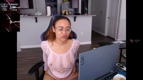Snapshot of cumplzqueen chatting on July 18, 6:12 pm Nia Reese online show from July 18, 6:12 pm