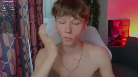 Snapshot of cumte_boy chatting on July 5, 1:23 am cumte_boy online show from July 5, 1:23 am