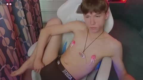 Snapshot of cumte_boy chatting on July 12, 1:18 am cumte_boy online show from July 12, 1:18 am